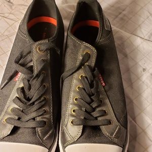 Men's Levis low top canvas Sneakers Size 12